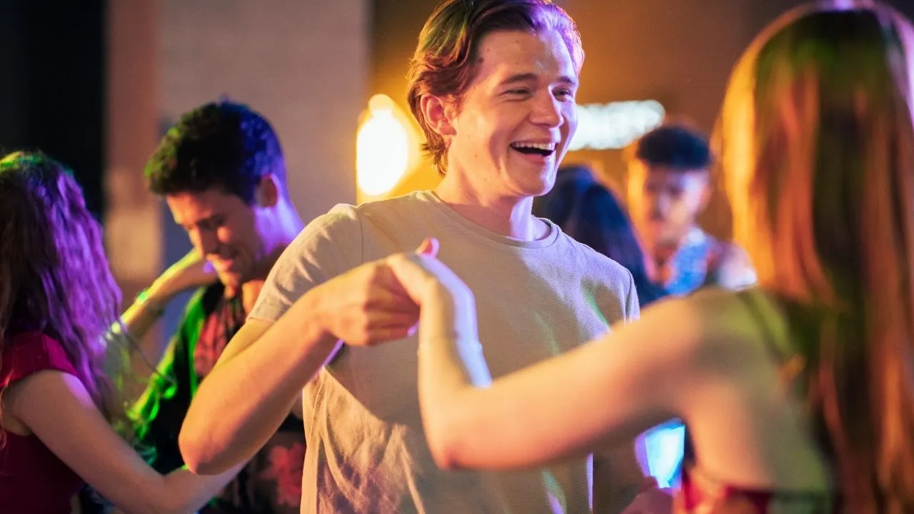 Como superar a timidez através da dança