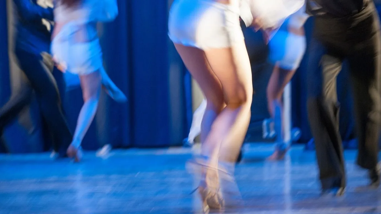 Diferença entre dança social e dança de espetáculo