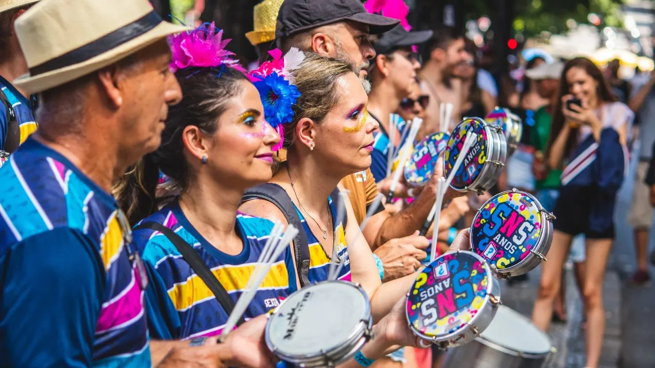 Samba, frevo, maracatu e outras danças populares brasileiras