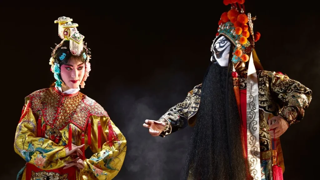 História da dança teatral no Oriente, como Kabuki e ópera chinesa