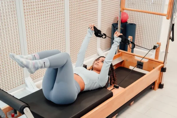 Pilates ou Yoga: qual a melhor prática complementar para bailarinos