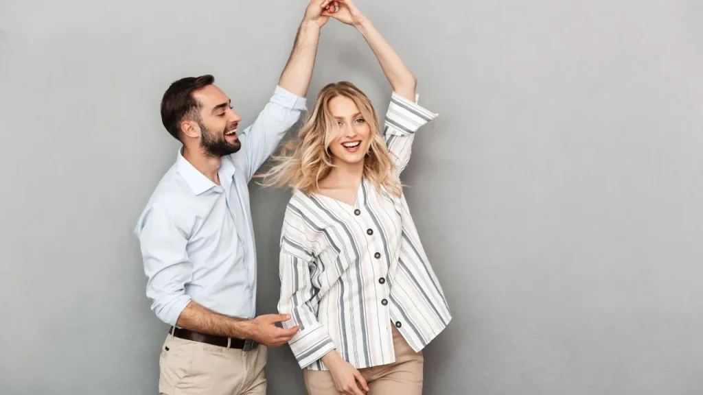 Por que casais que dançam juntos são mais felizes?